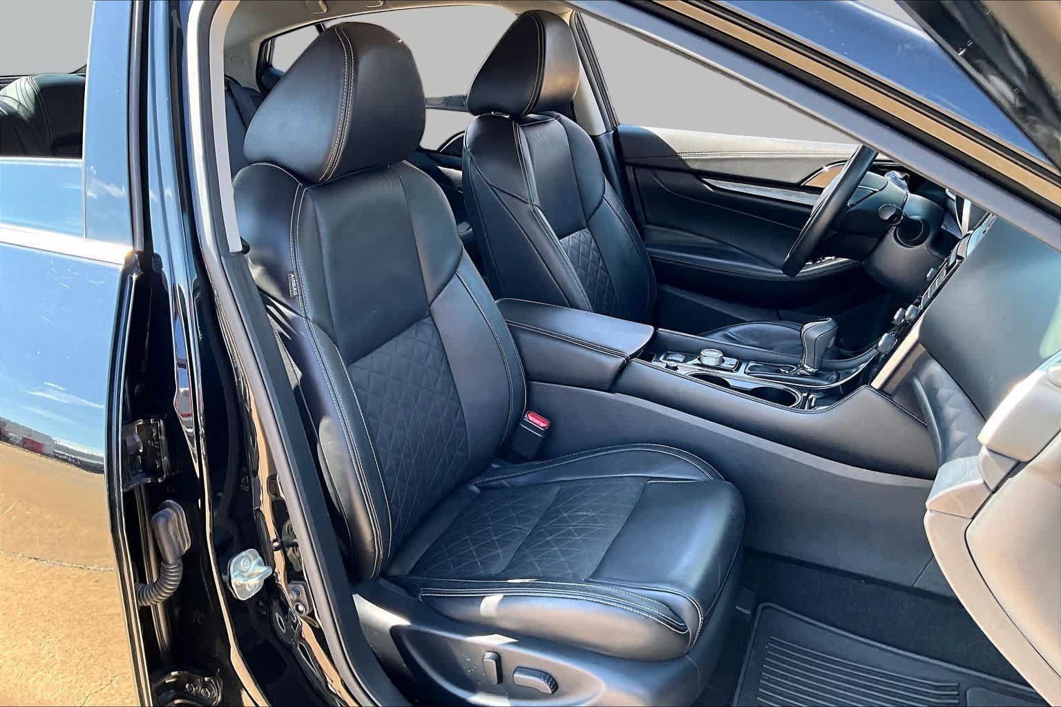 Used 2020 Nissan Maxima Platinum w/ Sport Mat Group FWD image 9