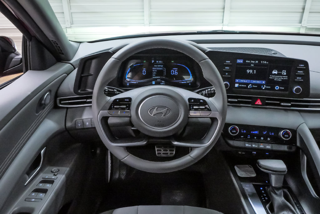 Certified 2026 Hyundai Elantra Sport FWD image 19
