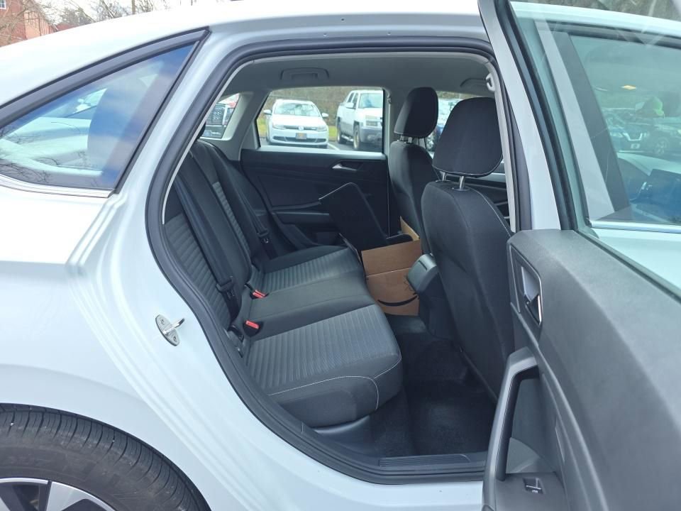 Used 2025 Volkswagen Jetta S image 23