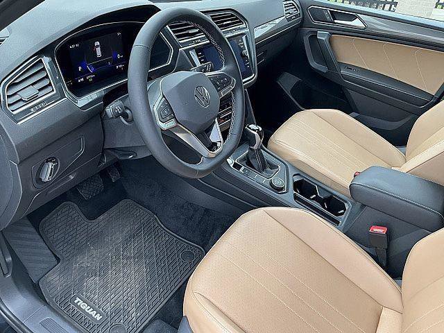 Used 2022 Volkswagen Tiguan SE AWD/4WD image 16