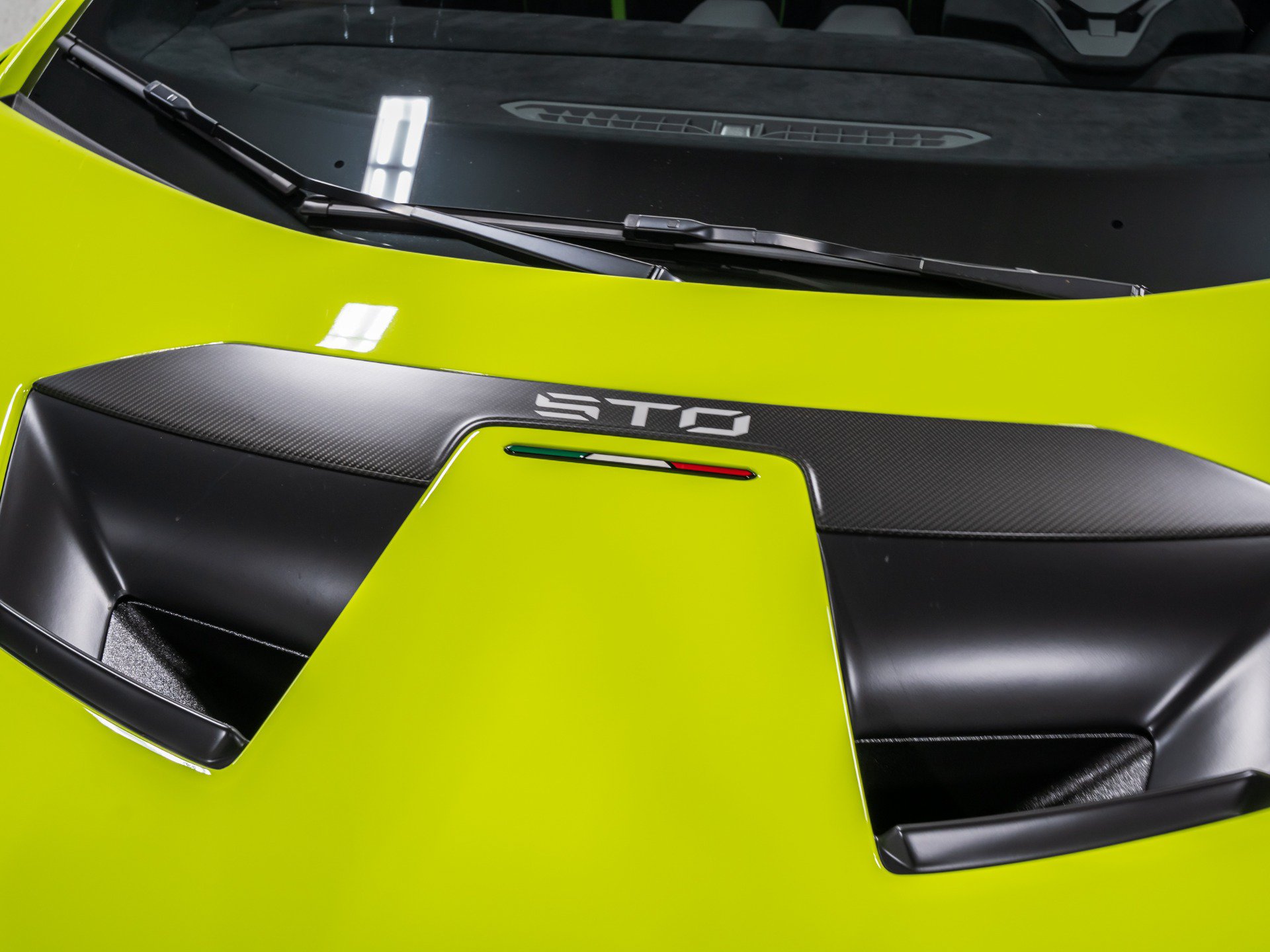 Used 2023 Lamborghini Huracan STO RWD image 15