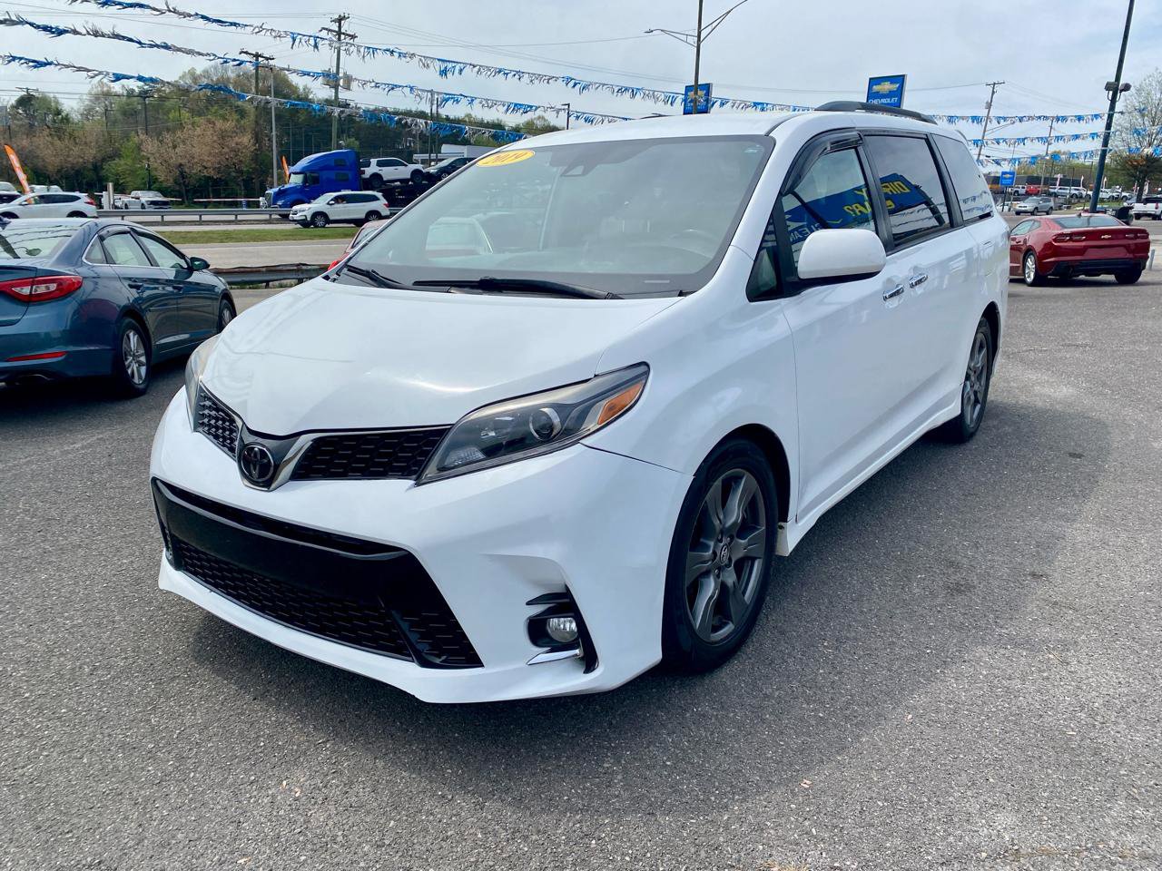 Used 2019 Toyota Sienna SE FWD image 3