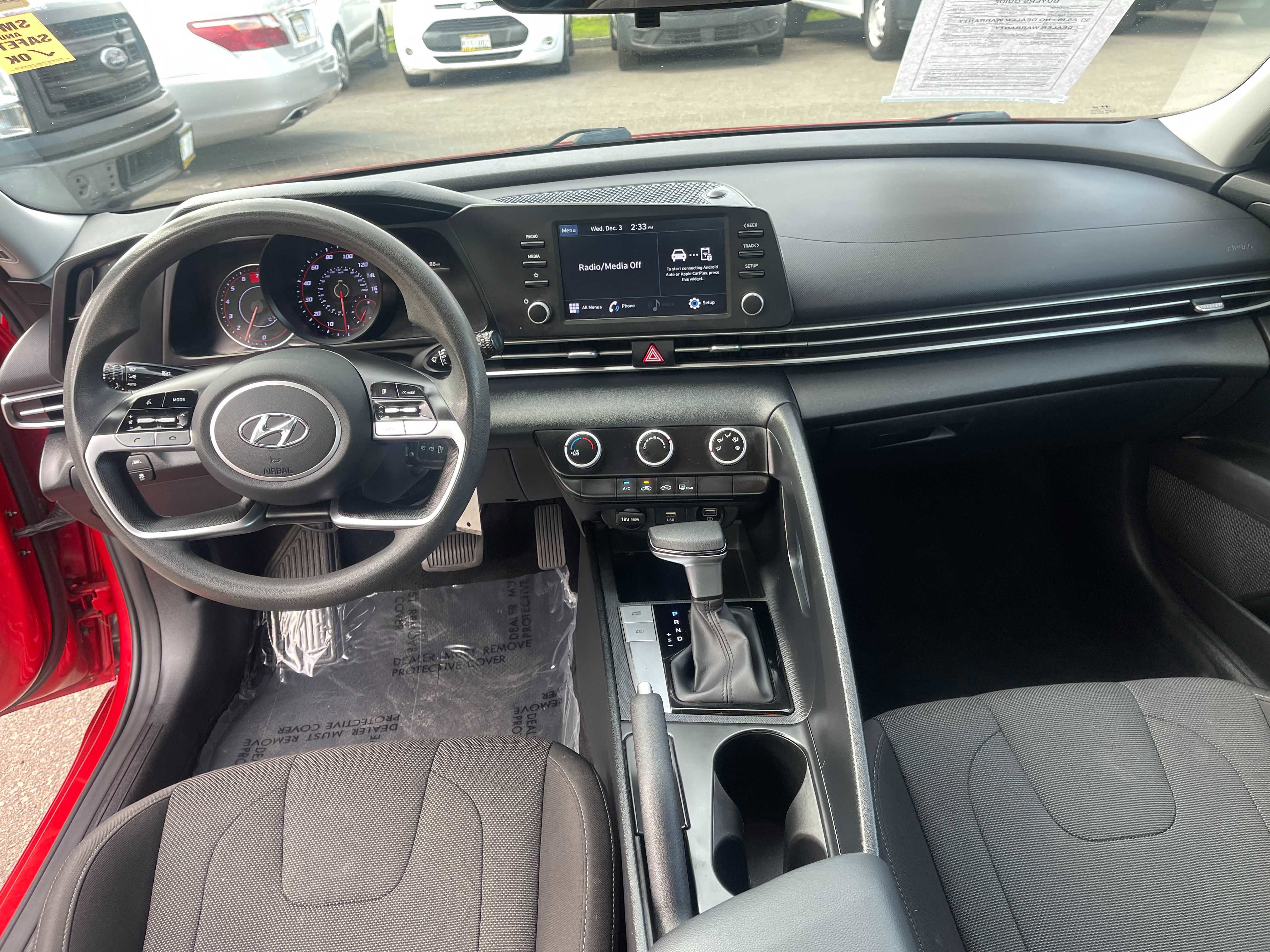 Used 2021 Hyundai Elantra SE FWD image 12