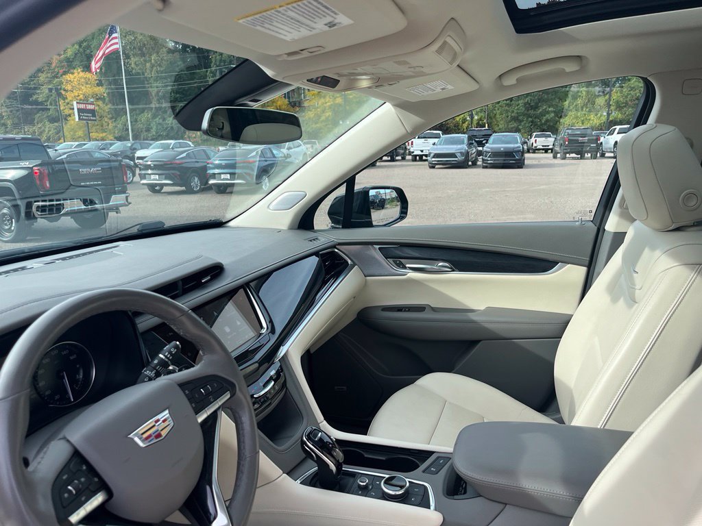 Used 2025 Cadillac XT6 Premium Luxury w/ LPO, Floor Liner Package AWD/4WD image 20