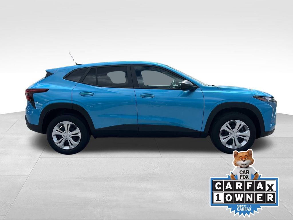 Used 2025 Chevrolet Trax LS image 2