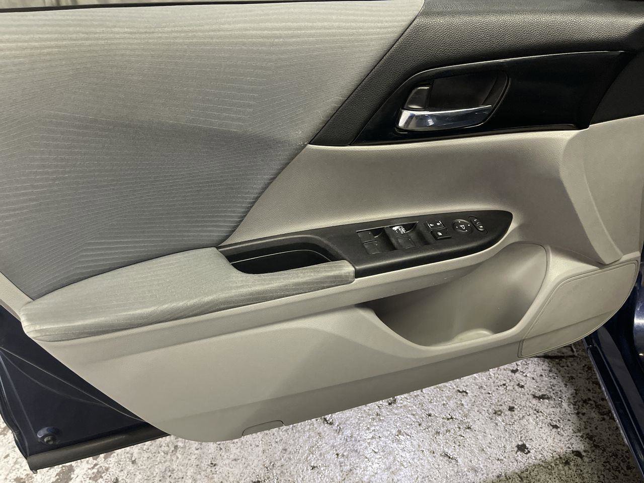 Used 2017 Honda Accord LX image 13