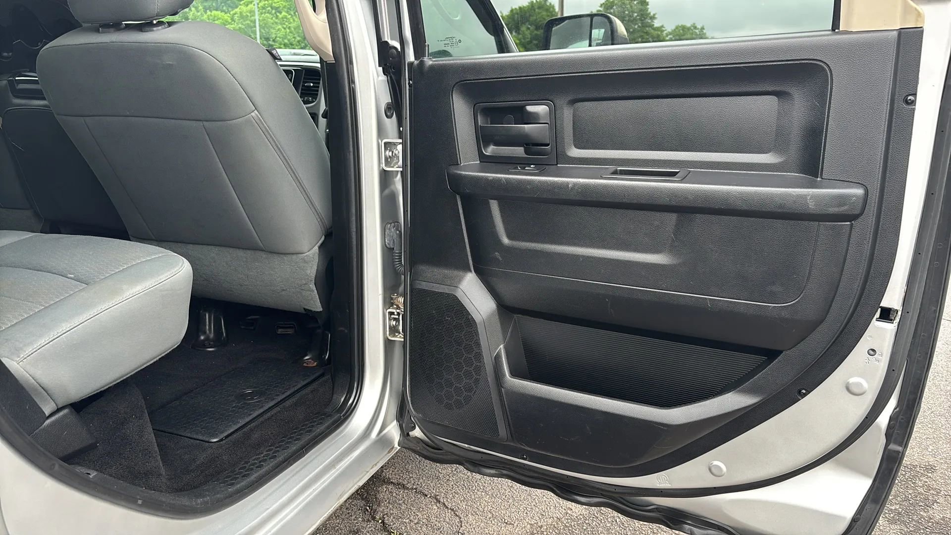 Used 2014 RAM 3500 Tradesman w/ Chrome Appearance Group image 12