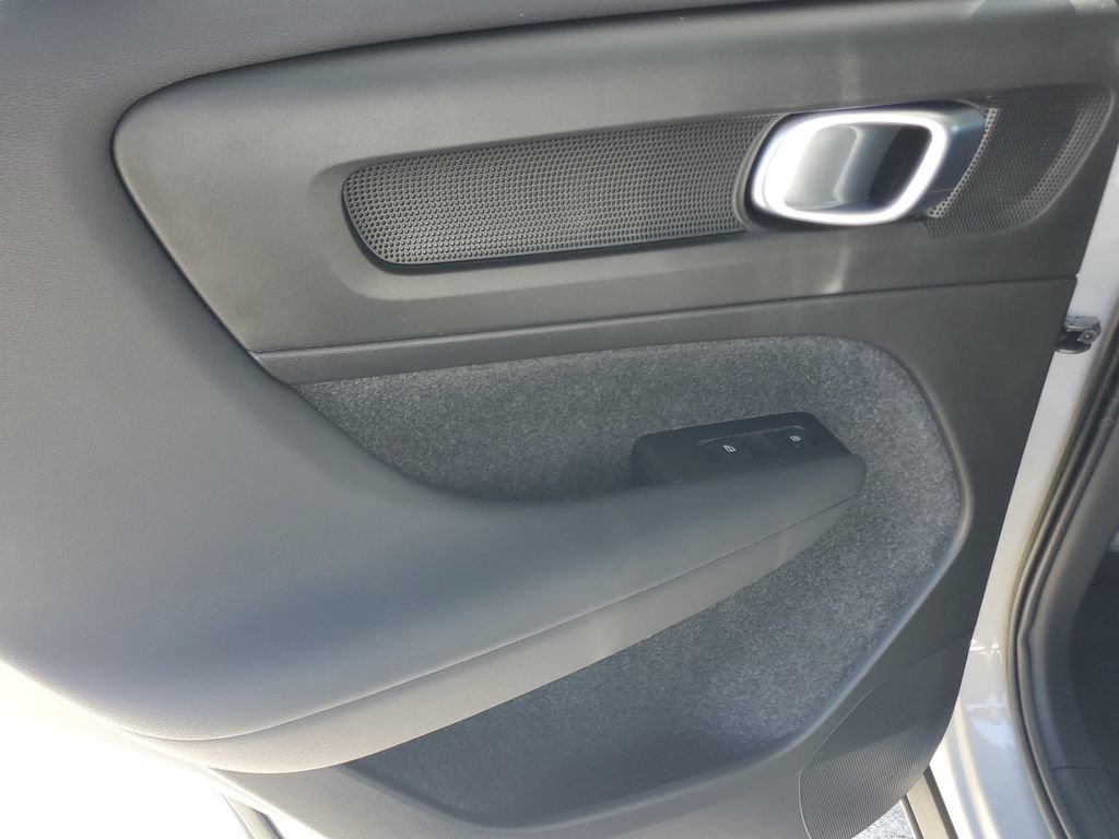 Certified 2023 Volvo XC40 B4 Core w/ Convenience Package FWD image 13