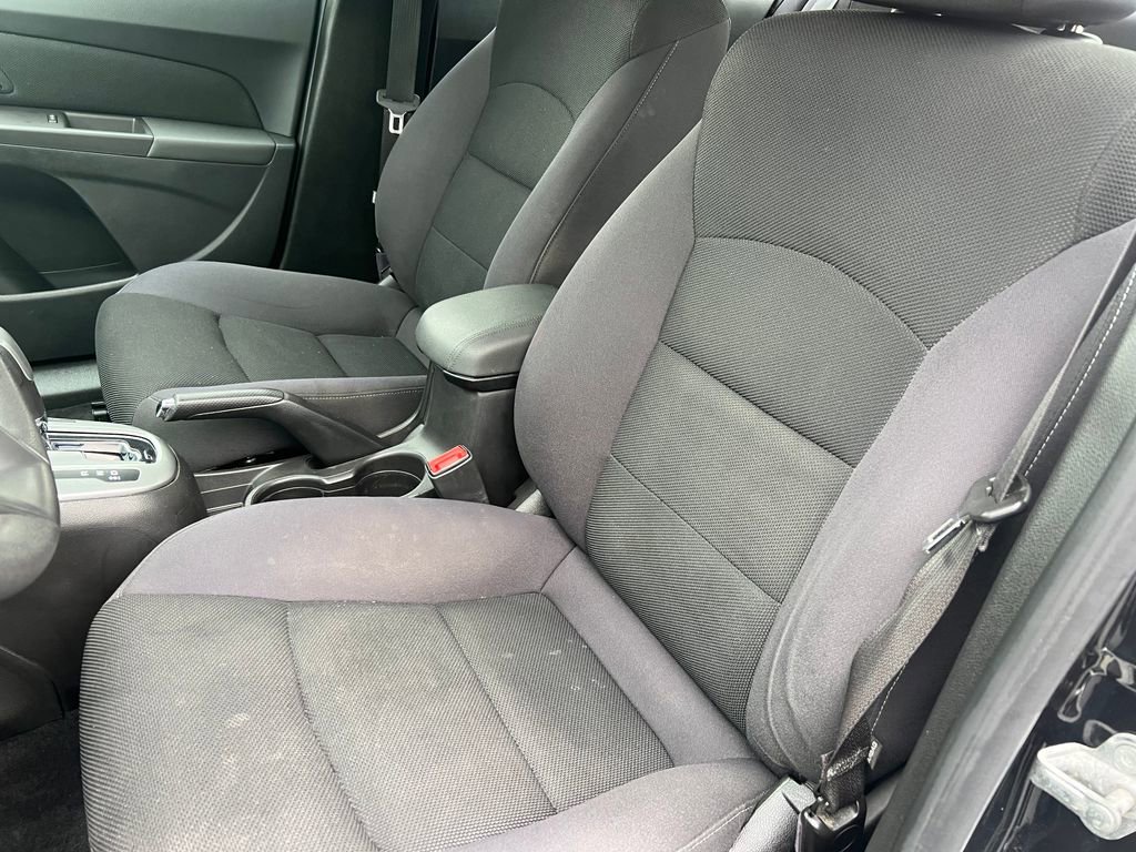 Used 2015 Chevrolet Cruze LT FWD image 11