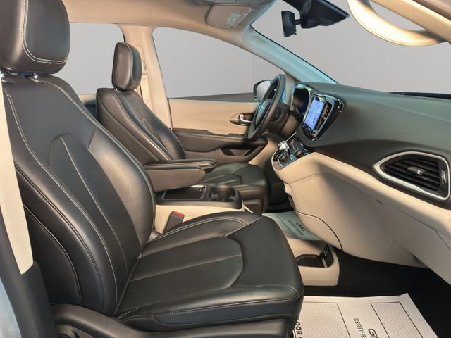 Used 2024 Chrysler Pacifica Touring-L image 19