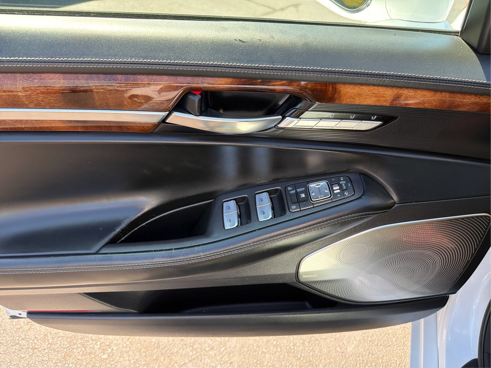 Used 2017 Genesis G90 3.3T Premium AWD/4WD image 21