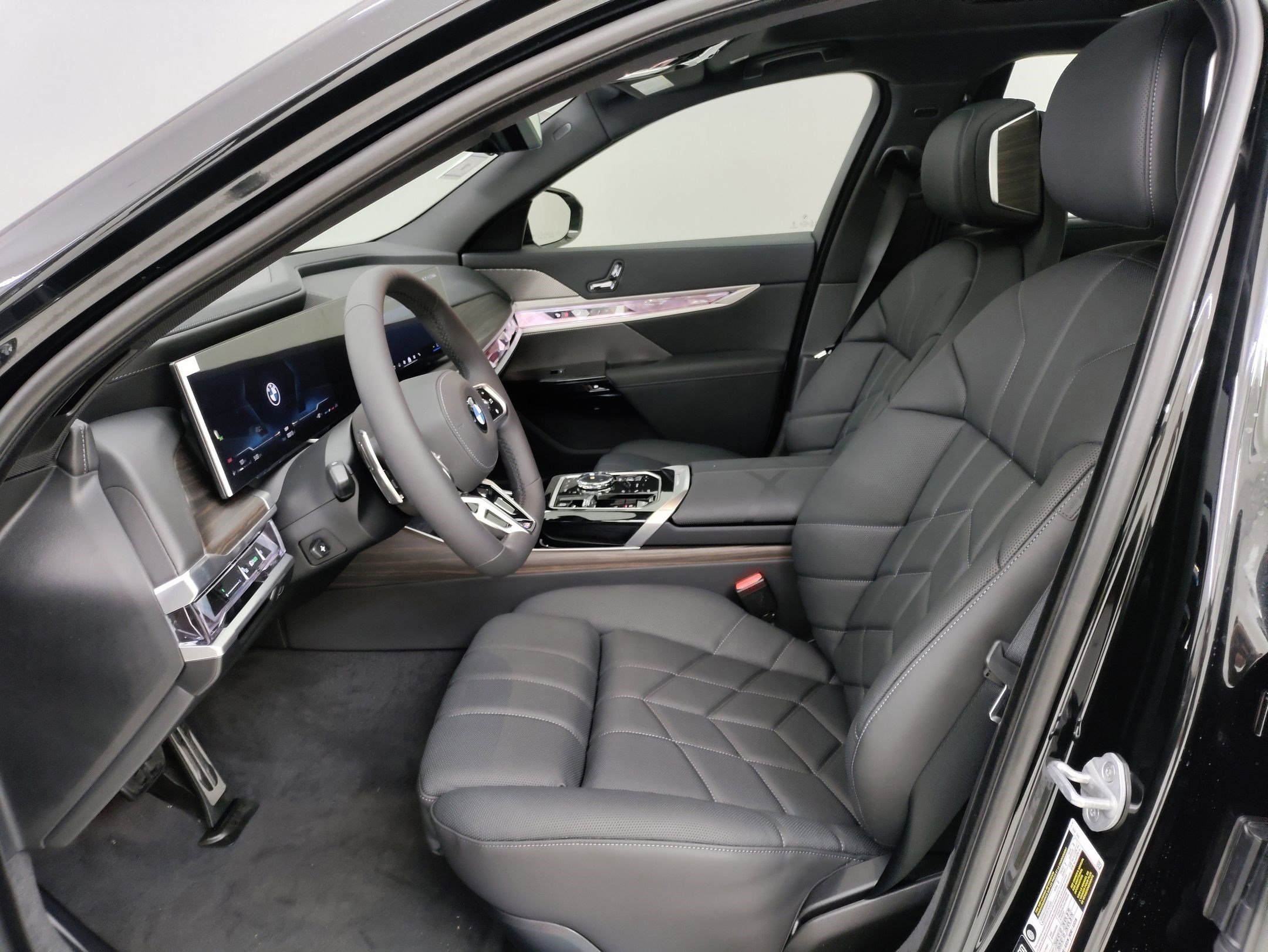 New 2025 BMW 760i xDrive image 11