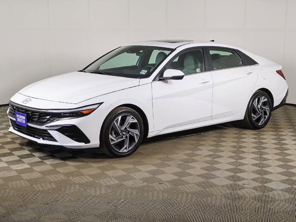 Certified 2025 Hyundai Elantra Limited image 10