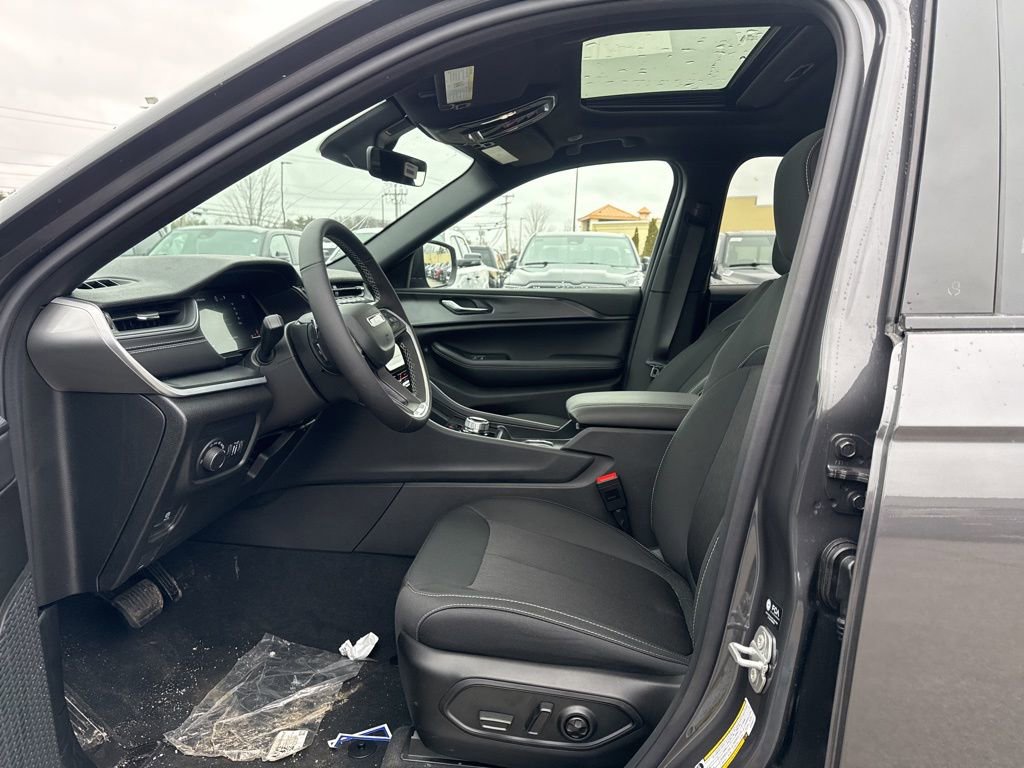 New 2026 Jeep Grand Cherokee Laredo image 18