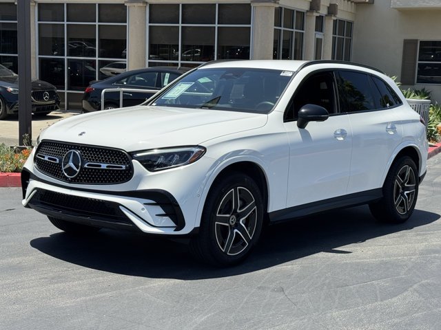 Used 2025 Mercedes-Benz GLC 300 4MATIC image 4