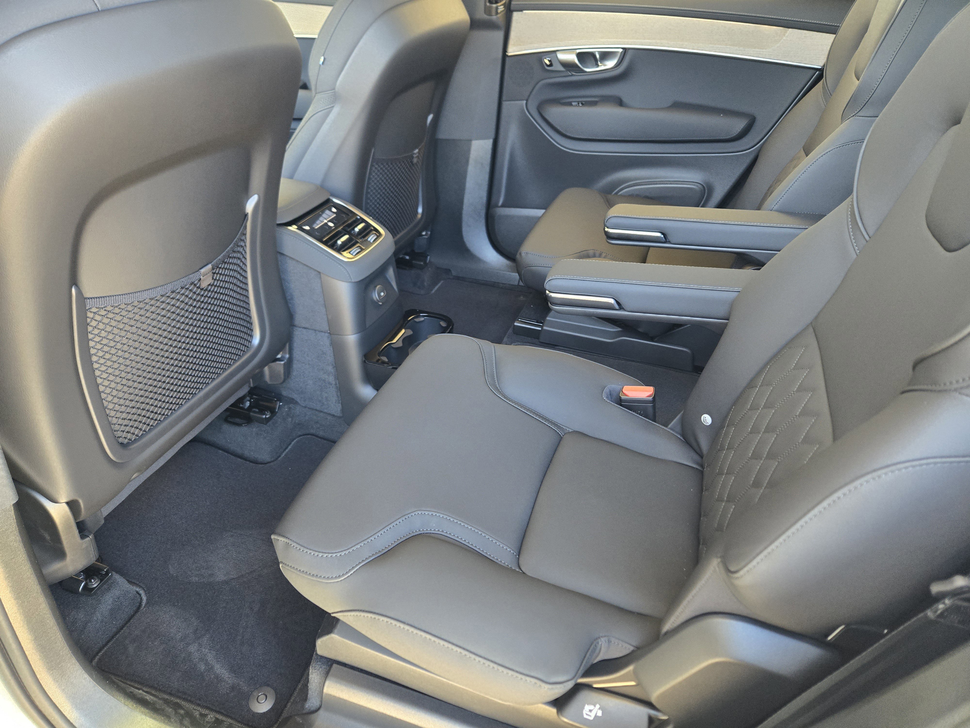 New 2026 Volvo XC90 T8 Plus w/ Protection Package Premier image 26