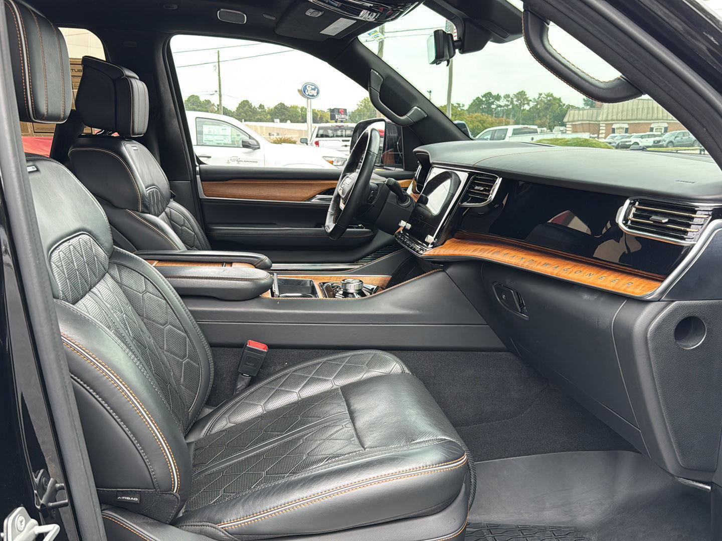 Used 2022 Jeep Grand Wagoneer Series III w/ Rear Seat Video Group 1 image 10