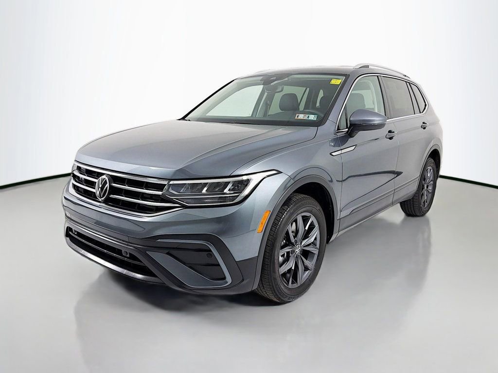 Used 2023 Volkswagen Tiguan SE FWD image 3