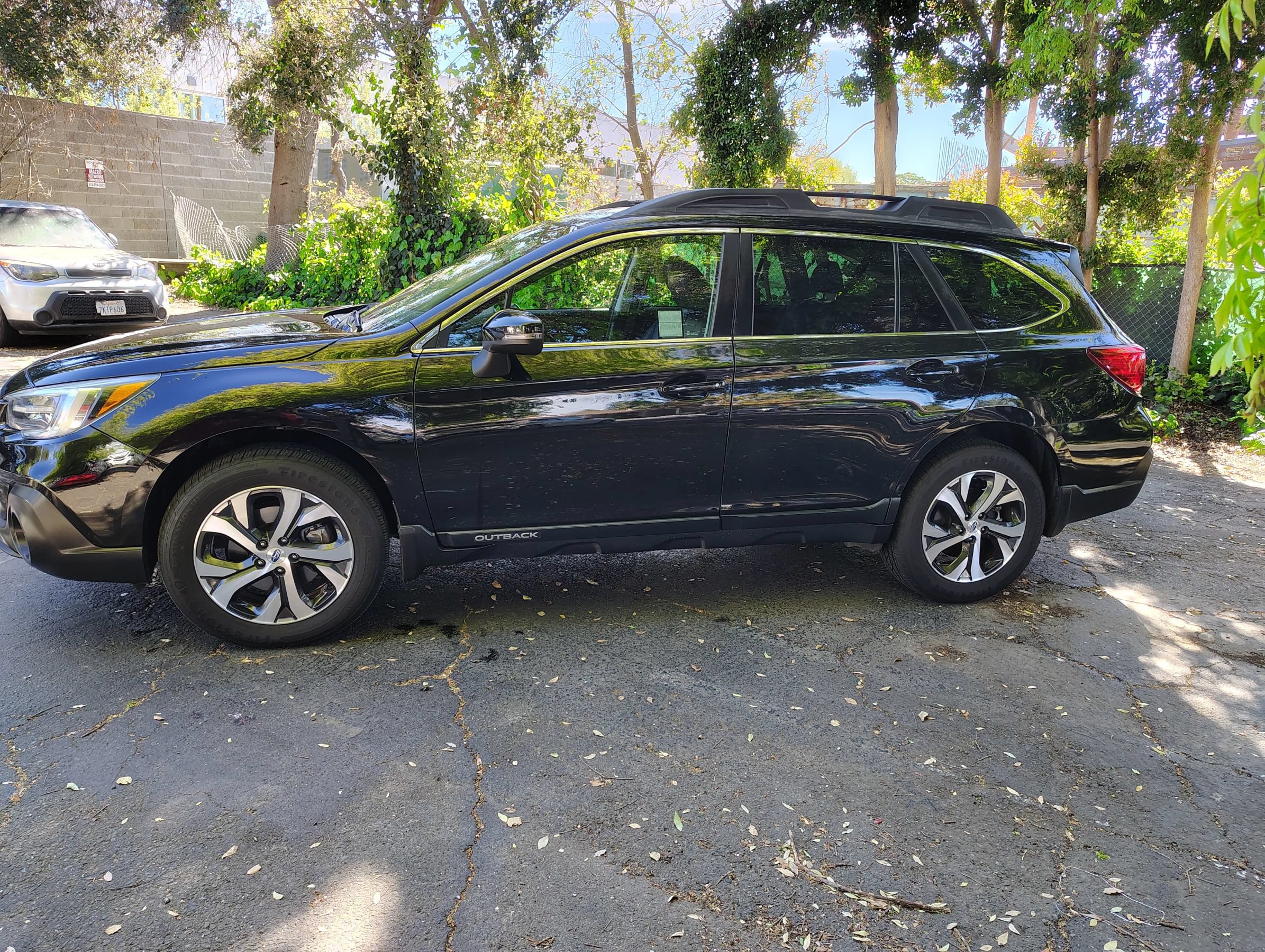 Used 2019 Subaru Outback 3.6R Limited w/ Popular Package #2 AWD/4WD image 3