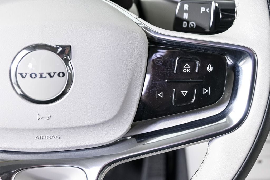Certified 2025 Volvo EX90 Ultra AWD/4WD image 13