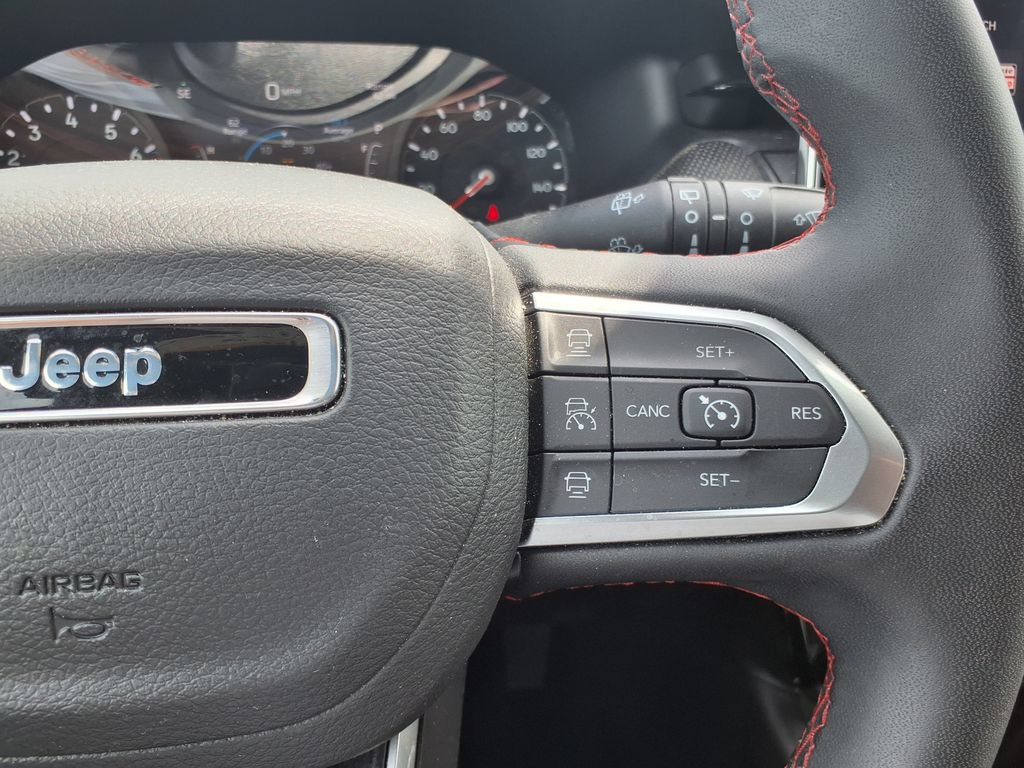 Used 2025 Jeep Compass Trailhawk AWD/4WD image 23