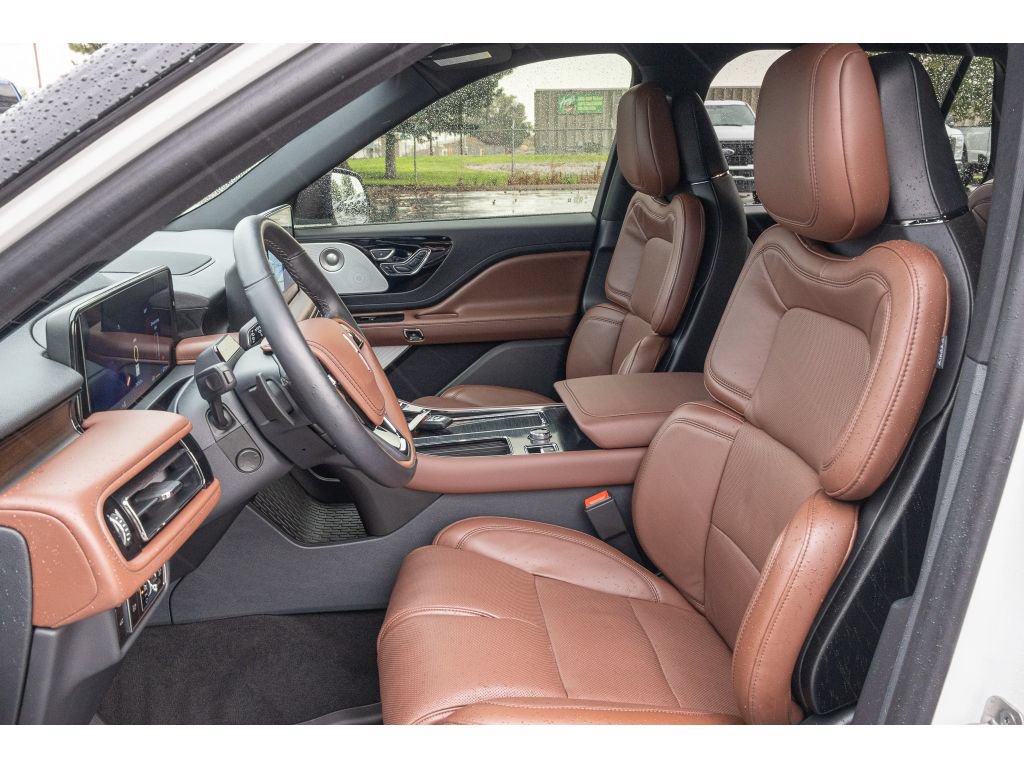 Used 2025 Lincoln Aviator Reserve w/ Equipment Group 201A AWD/4WD image 17