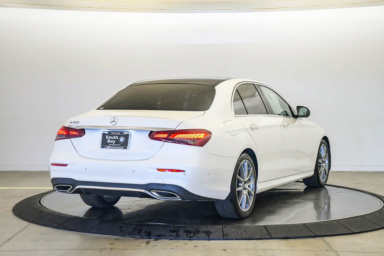 Used 2022 Mercedes-Benz E 350 Sedan w/ Driver Assistance Package image 4
