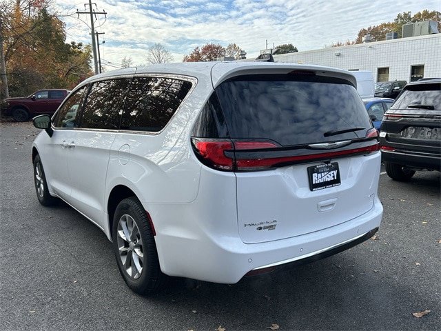 New 2026 Chrysler Pacifica Select AWD/4WD image 6