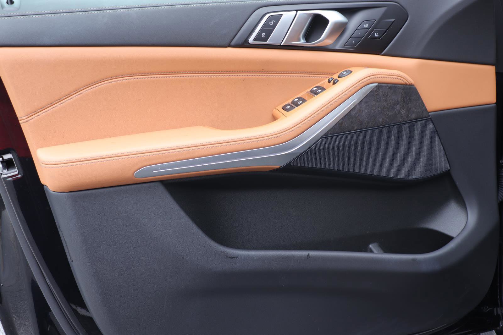 Used 2025 BMW X5 xDrive40i w/ M Sport Package AWD/4WD image 10