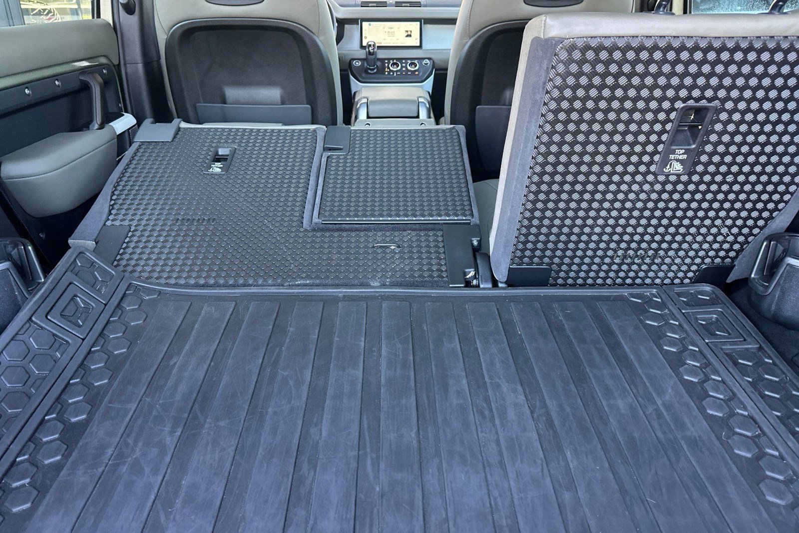 Used 2020 Land Rover Defender 110 HSE image 34