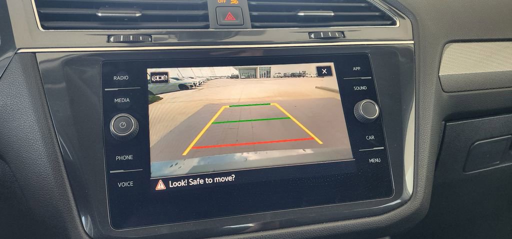 Used 2022 Volkswagen Tiguan SE FWD image 32