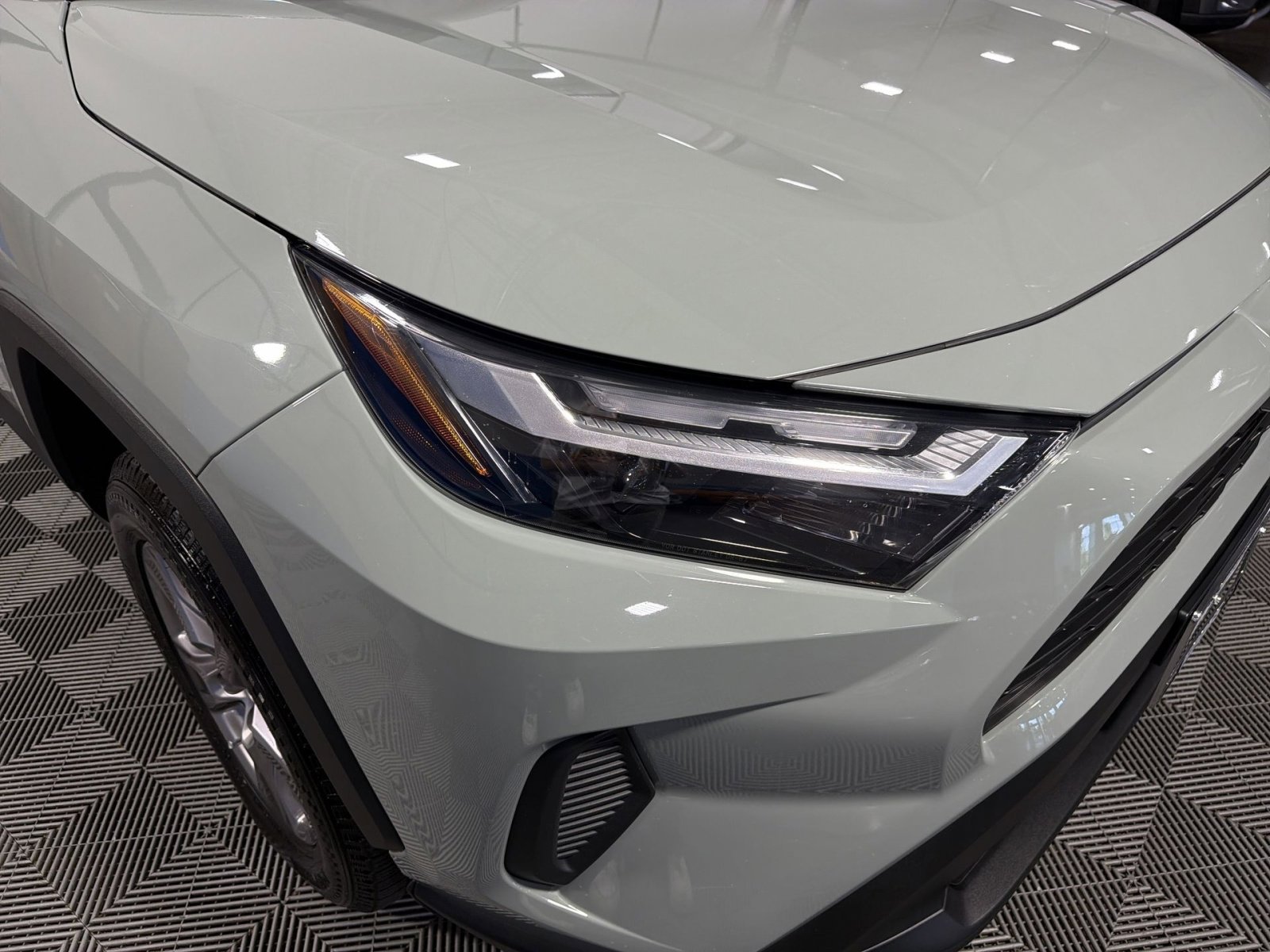 Used 2022 Toyota RAV4 XLE AWD/4WD image 13