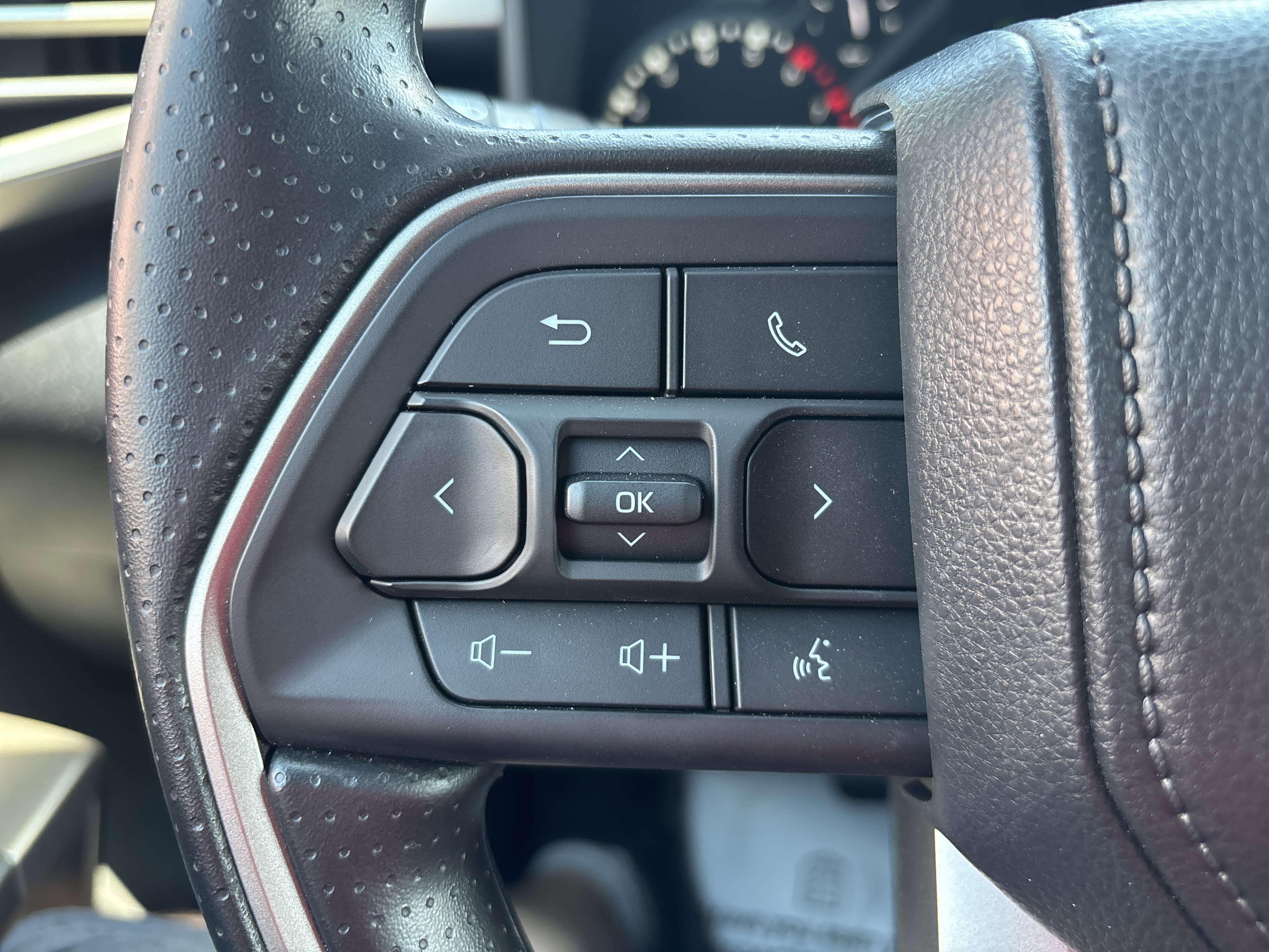 Used 2025 Toyota Tundra SR5 w/ SR5 Convenience Package AWD/4WD image 18