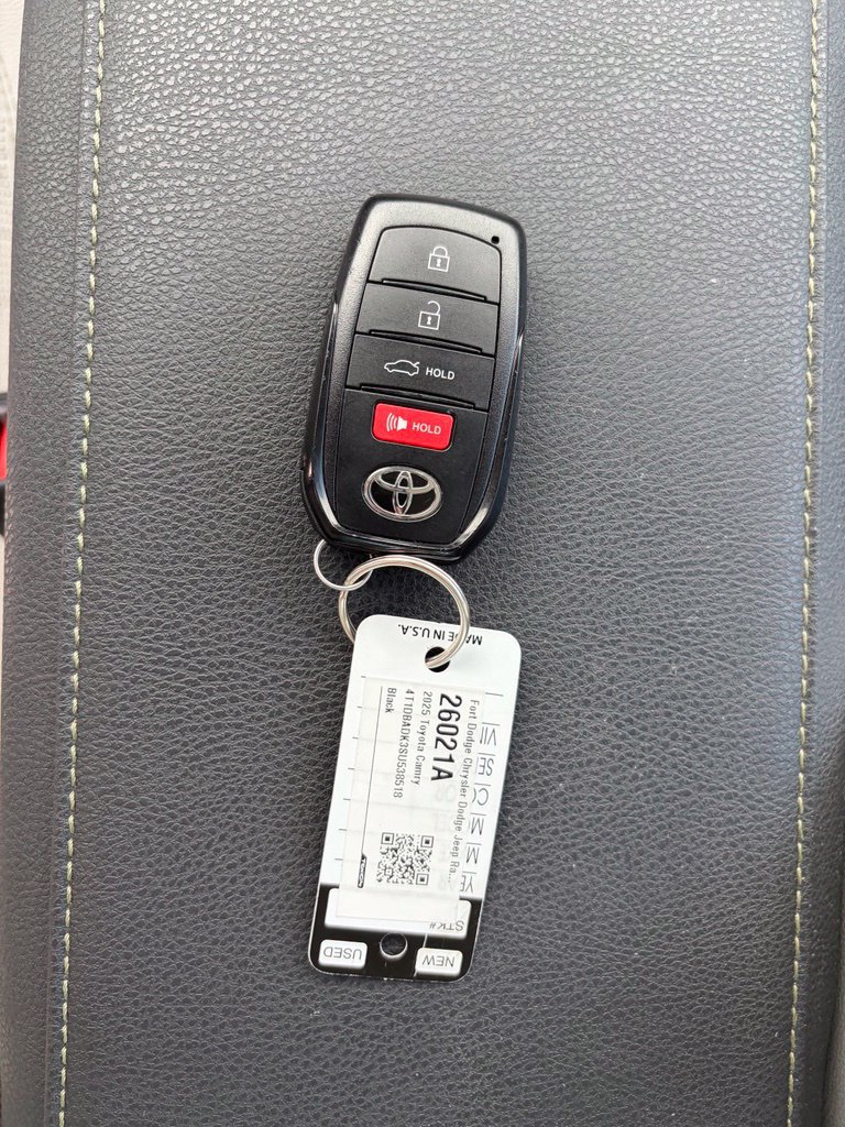 Used 2025 Toyota Camry XLE AWD/4WD image 47