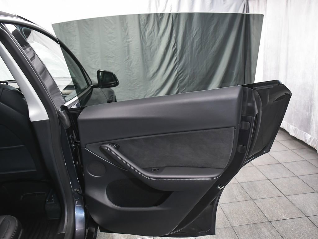 Used 2025 Tesla Model Y Long Range AWD/4WD image 18