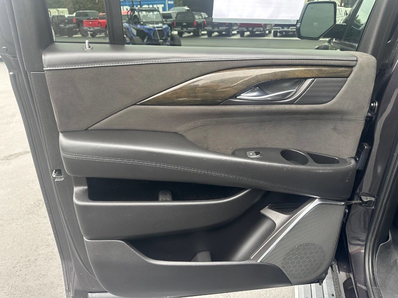 Used 2017 Cadillac Escalade ESV Platinum image 15