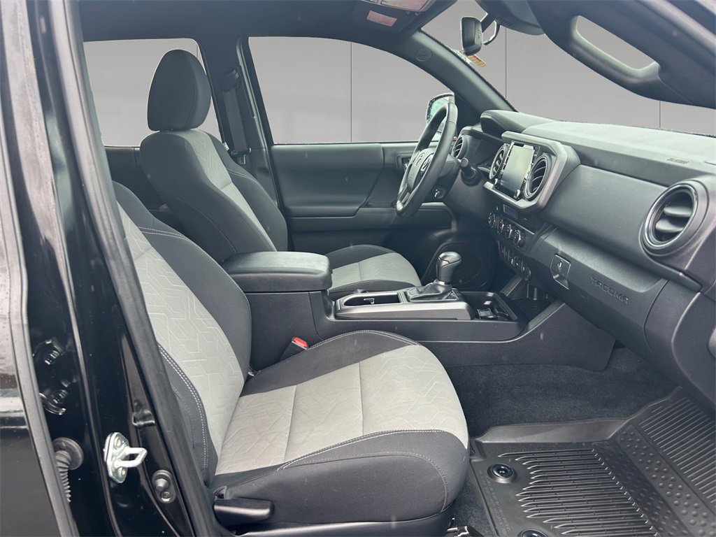 Used 2023 Toyota Tacoma TRD Sport w/ Technology Package image 17