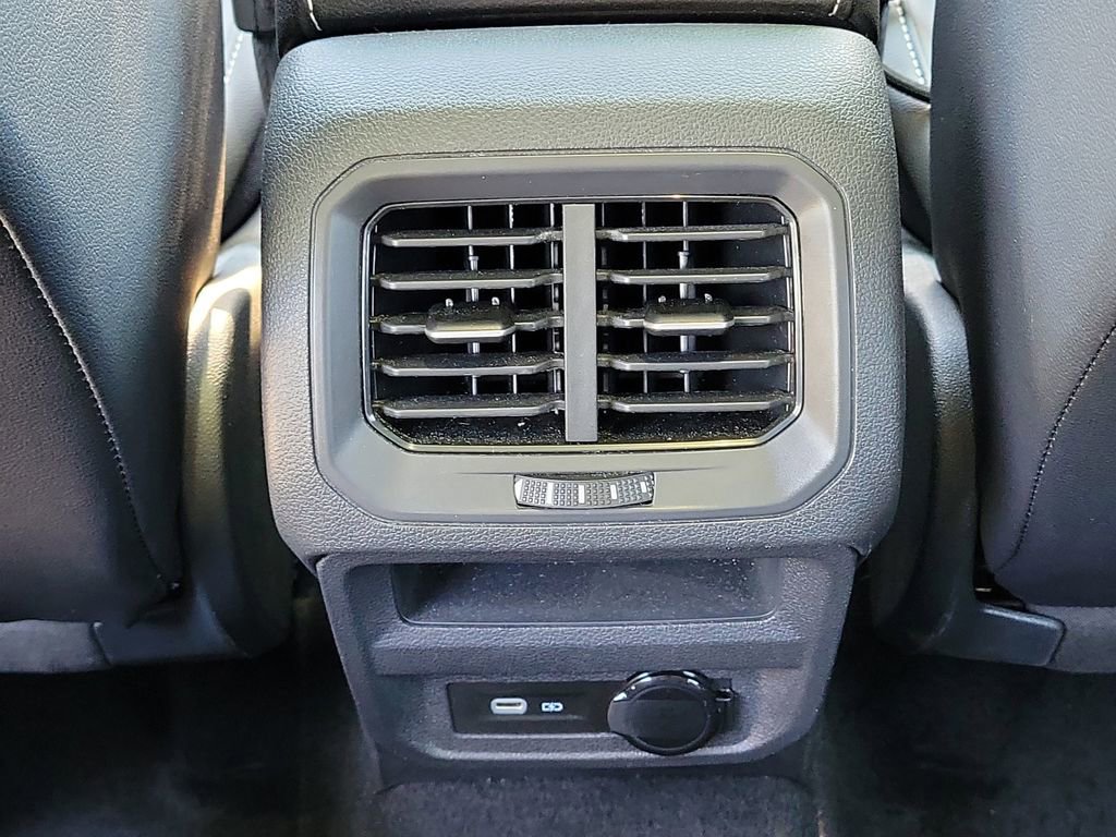 Used 2024 Volkswagen Tiguan SE R-Line FWD image 13