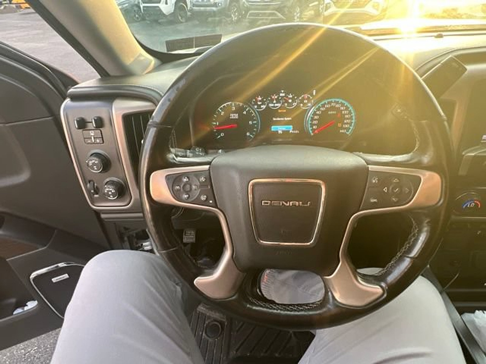 Used 2018 GMC Sierra 1500 Denali w/ Denali Ultimate Package AWD/4WD image 18