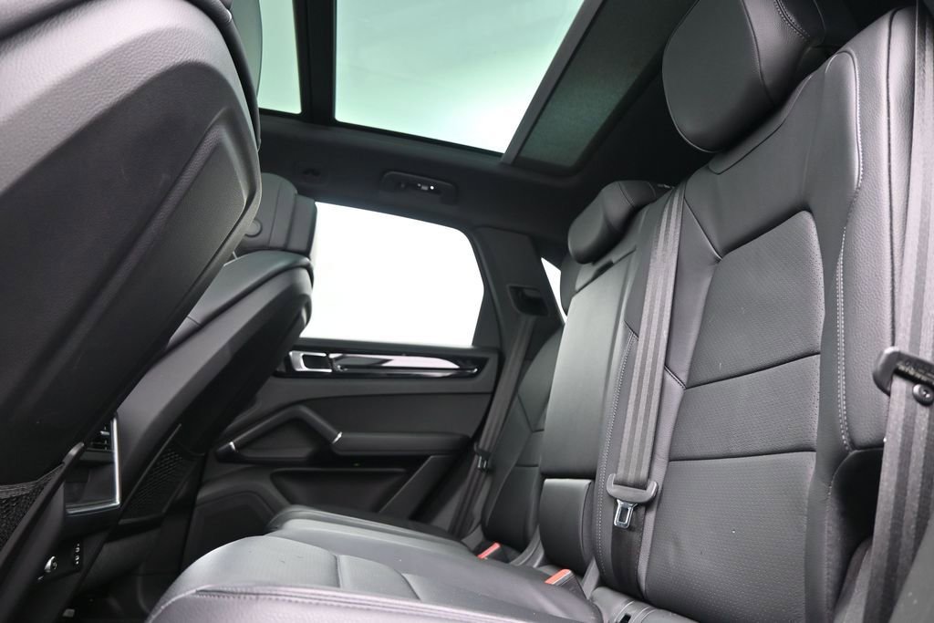 Used 2023 Porsche Cayenne AWD/4WD image 12