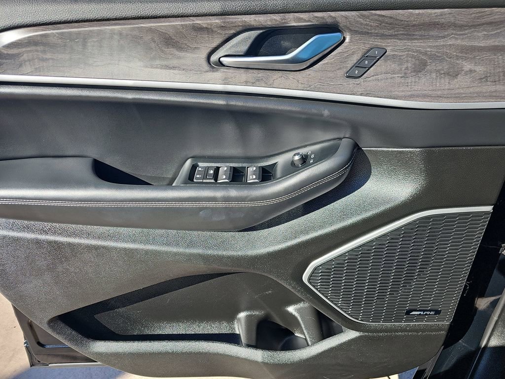 Used 2023 Jeep Grand Cherokee Limited w/ Black Appearance Package image 28