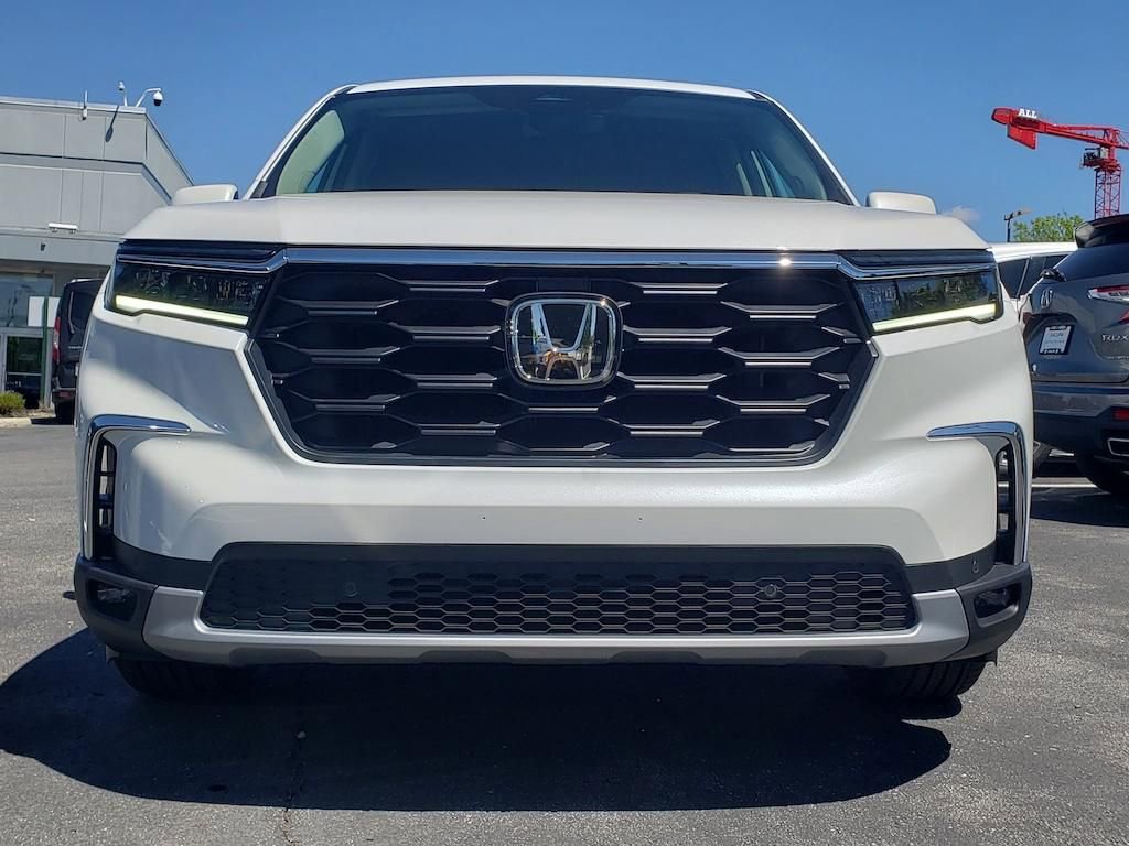 Used 2025 Honda Pilot EX-L image 2