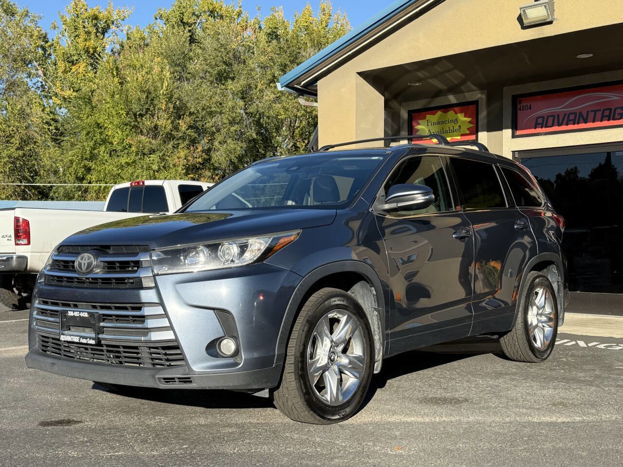 Used 2017 Toyota Highlander AWD V6 image 3
