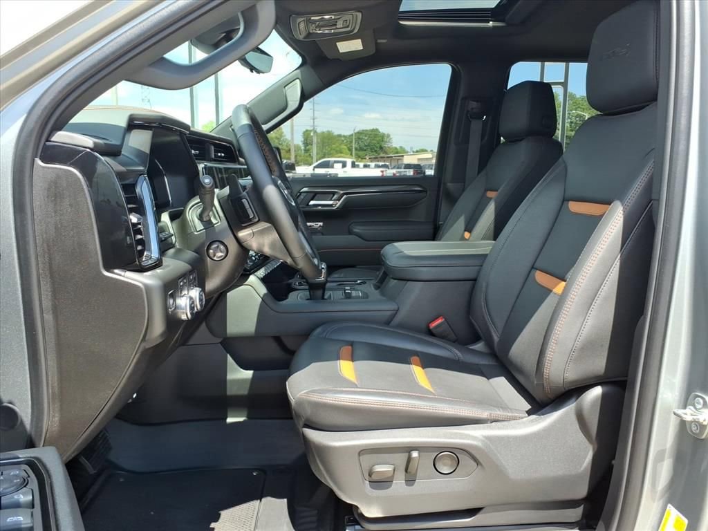 Used 2025 GMC Sierra 1500 AT4 w/ AT4 Premium Package AWD/4WD image 17
