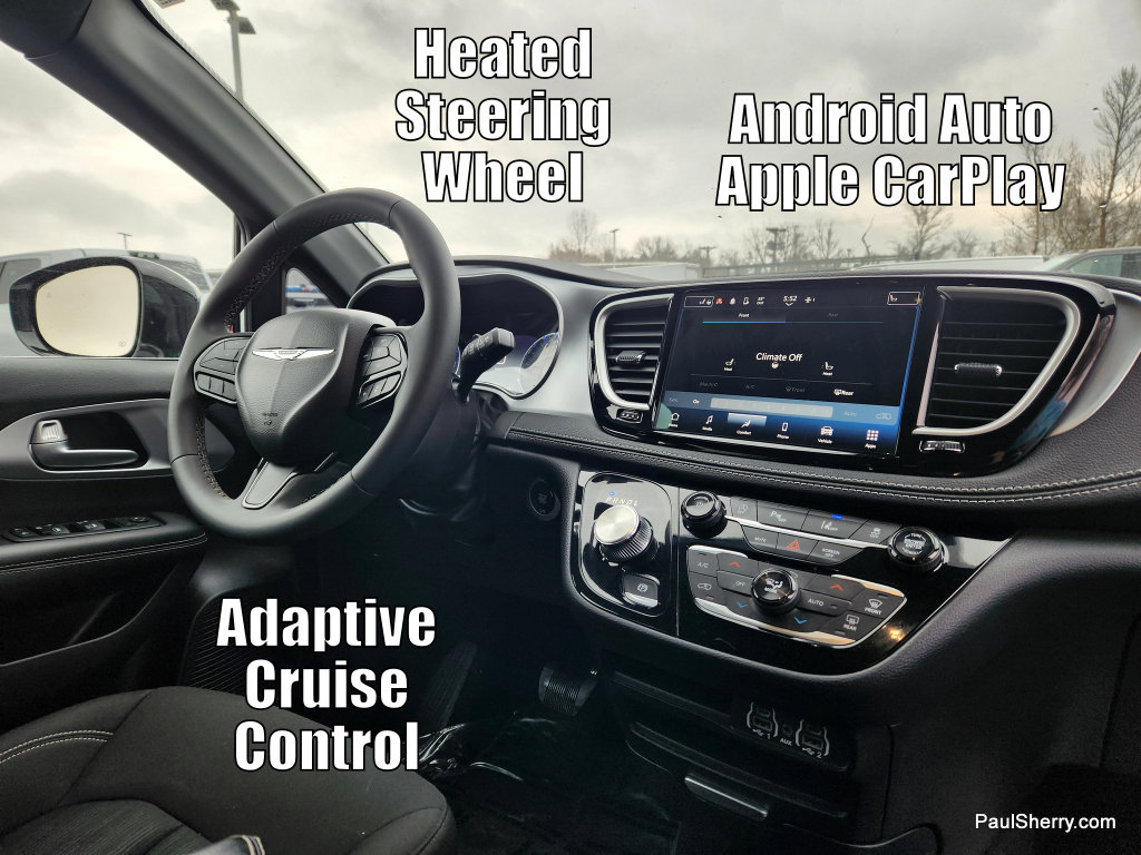 Used 2024 Chrysler Pacifica Touring image 2