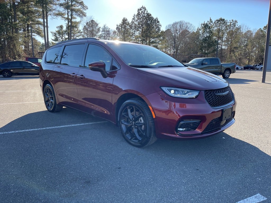 Used 2023 Chrysler Pacifica Touring-L w/ S Appearance Package image 6