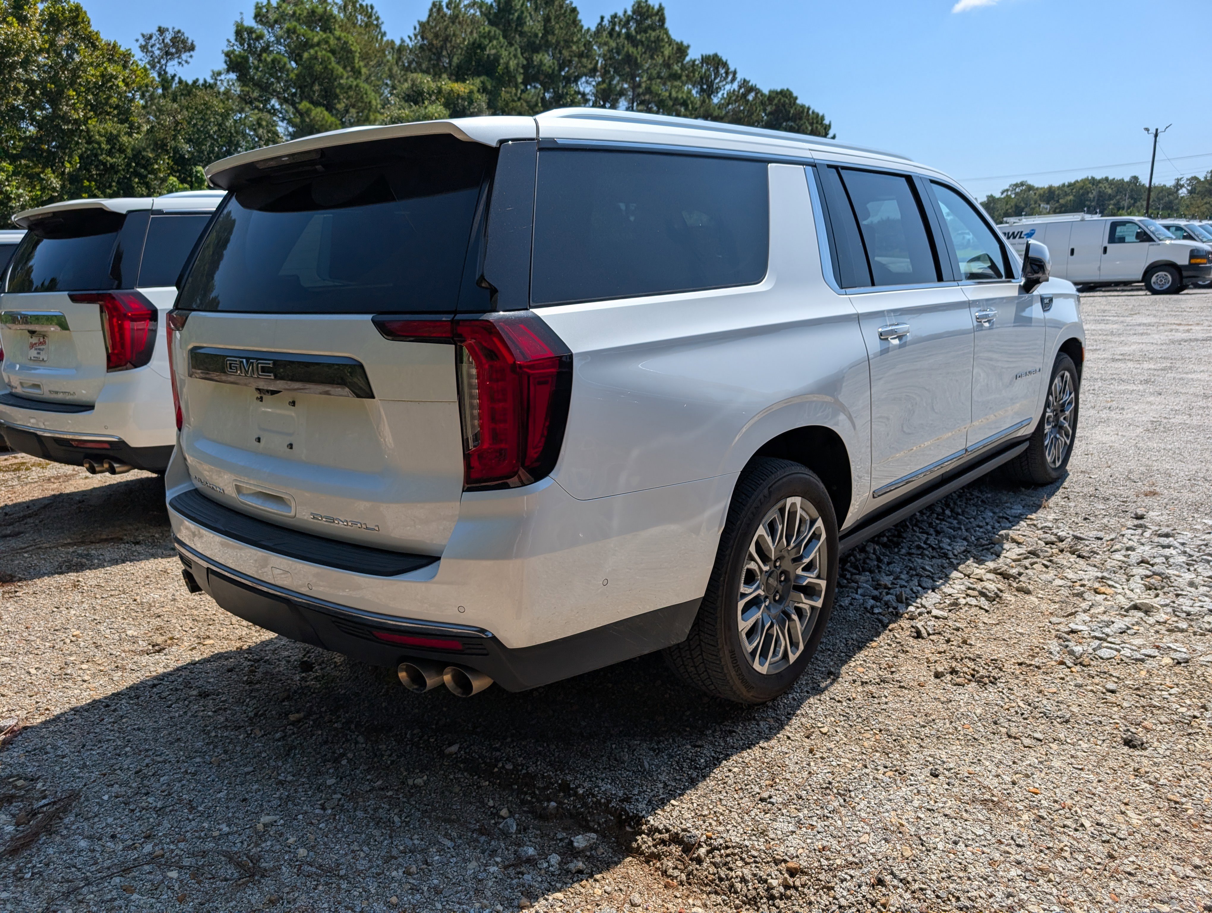 Used 2024 GMC Yukon XL Denali Ultimate image 3
