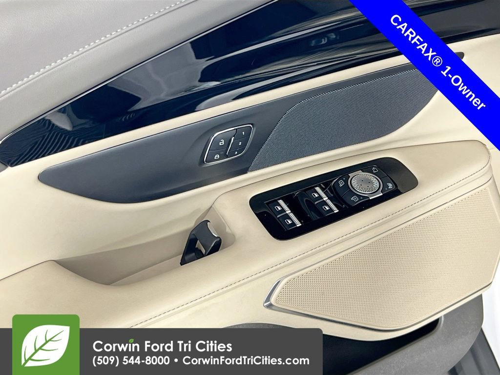 Used 2024 Lincoln Nautilus Reserve AWD/4WD image 12
