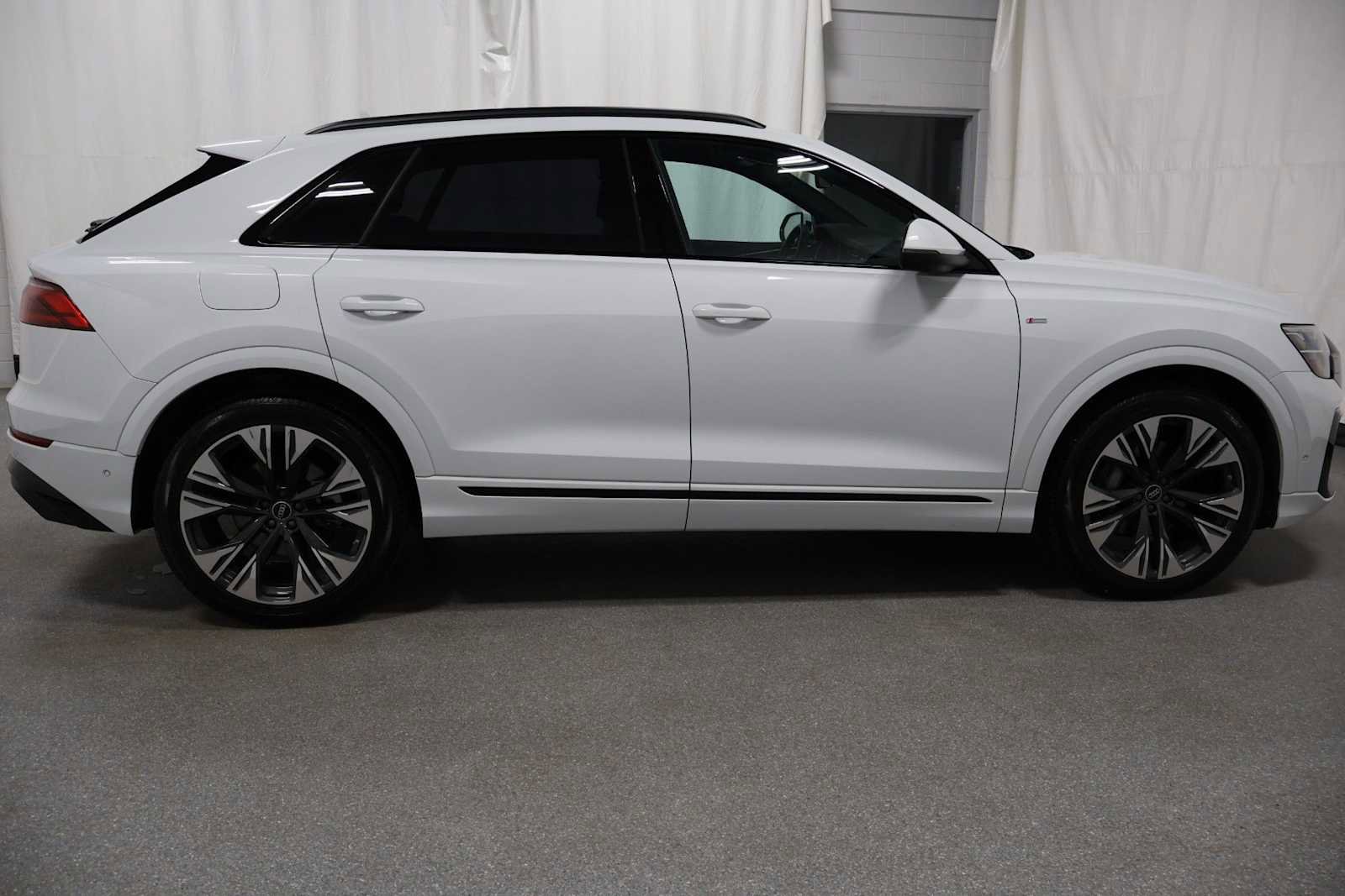 Certified 2025 Audi Q8 Premium Plus w/ Premium Plus Package AWD/4WD image 10