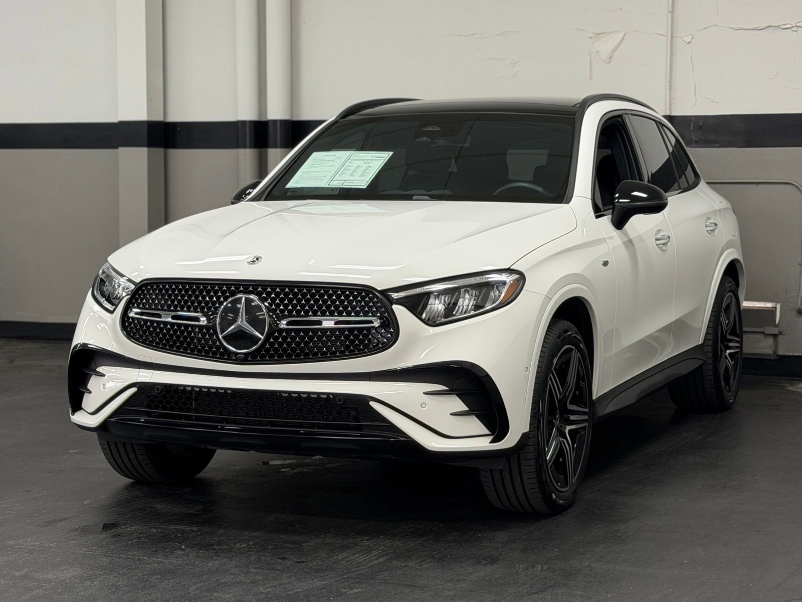 Used 2025 Mercedes-Benz GLC 350e 4MATIC image 7